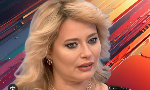 Laura Cosoi